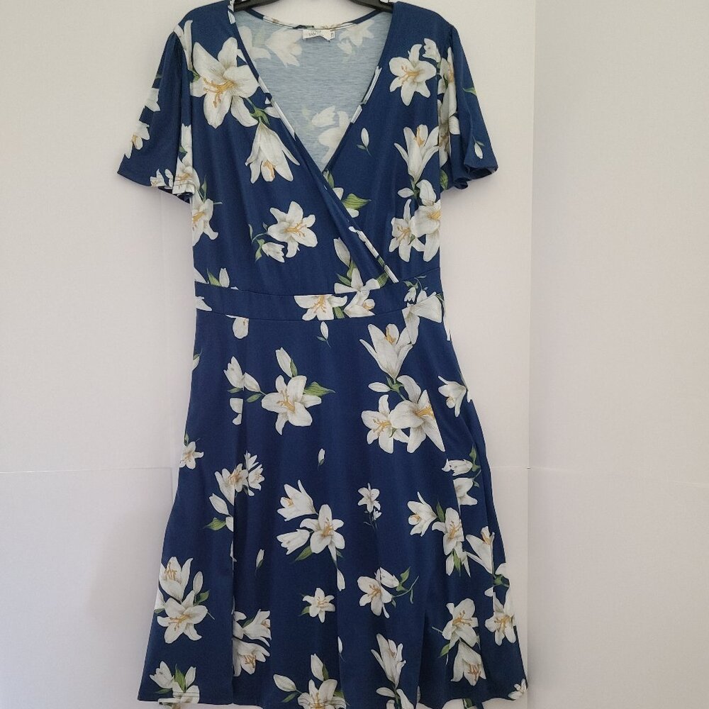 PINUP FASHION FLORAL V-NECK DRESS | BLUE & WHITE | SHORT SLEEVE | SZ 22W - Picture 14 of 14